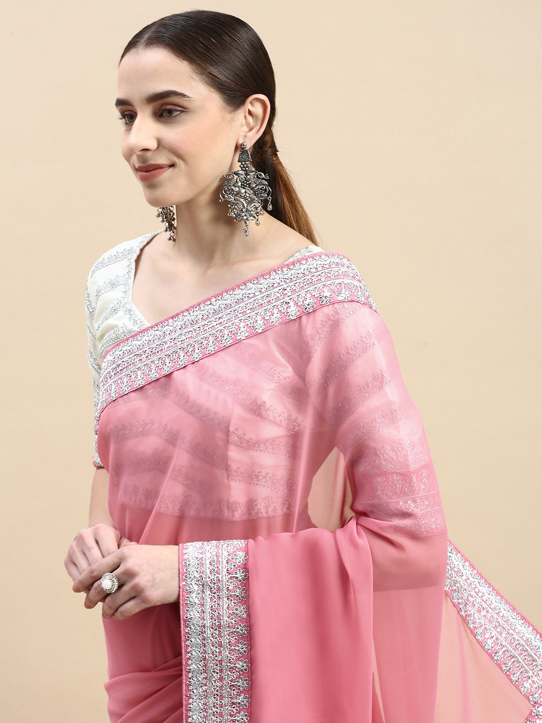 

VAIRAGEE Embroidered Saree, Peach
