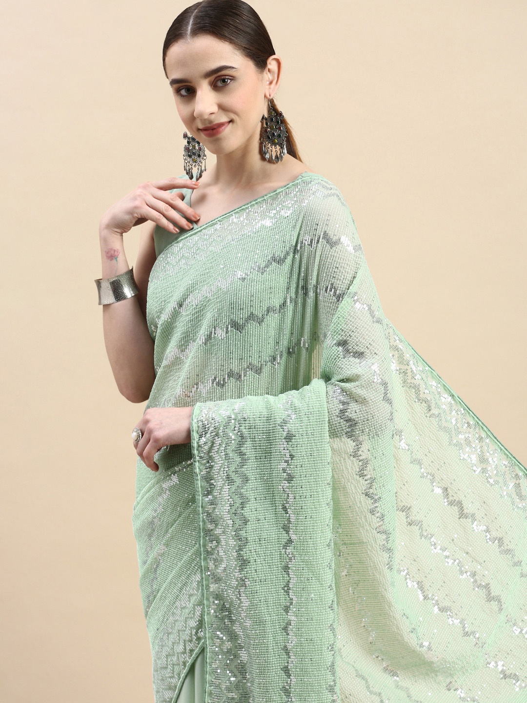 

VAIRAGEE Embellished Striped Sequinned Saree, Sea green