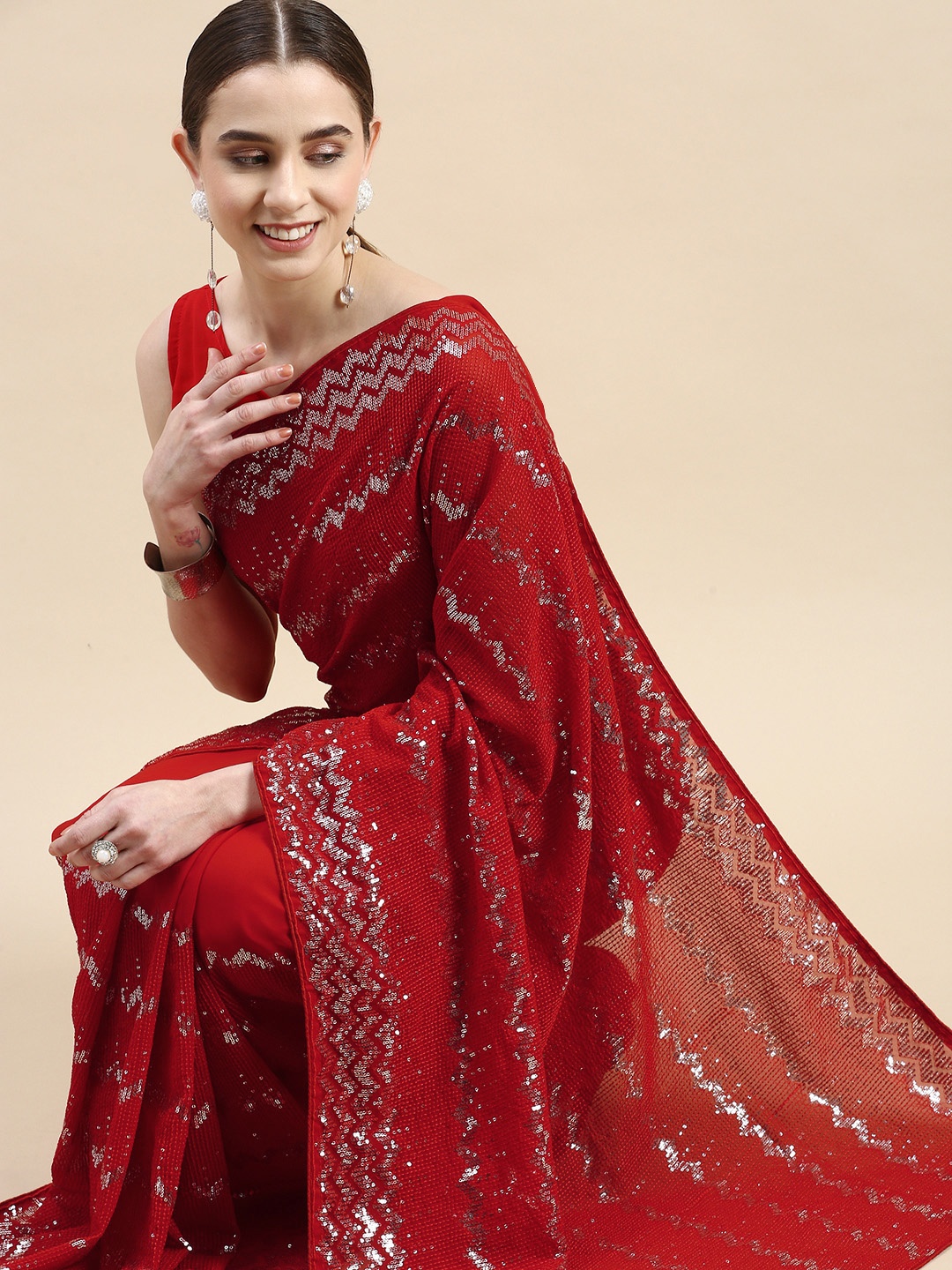 

VAIRAGEE Embellished Striped Sequinned Saree, Red