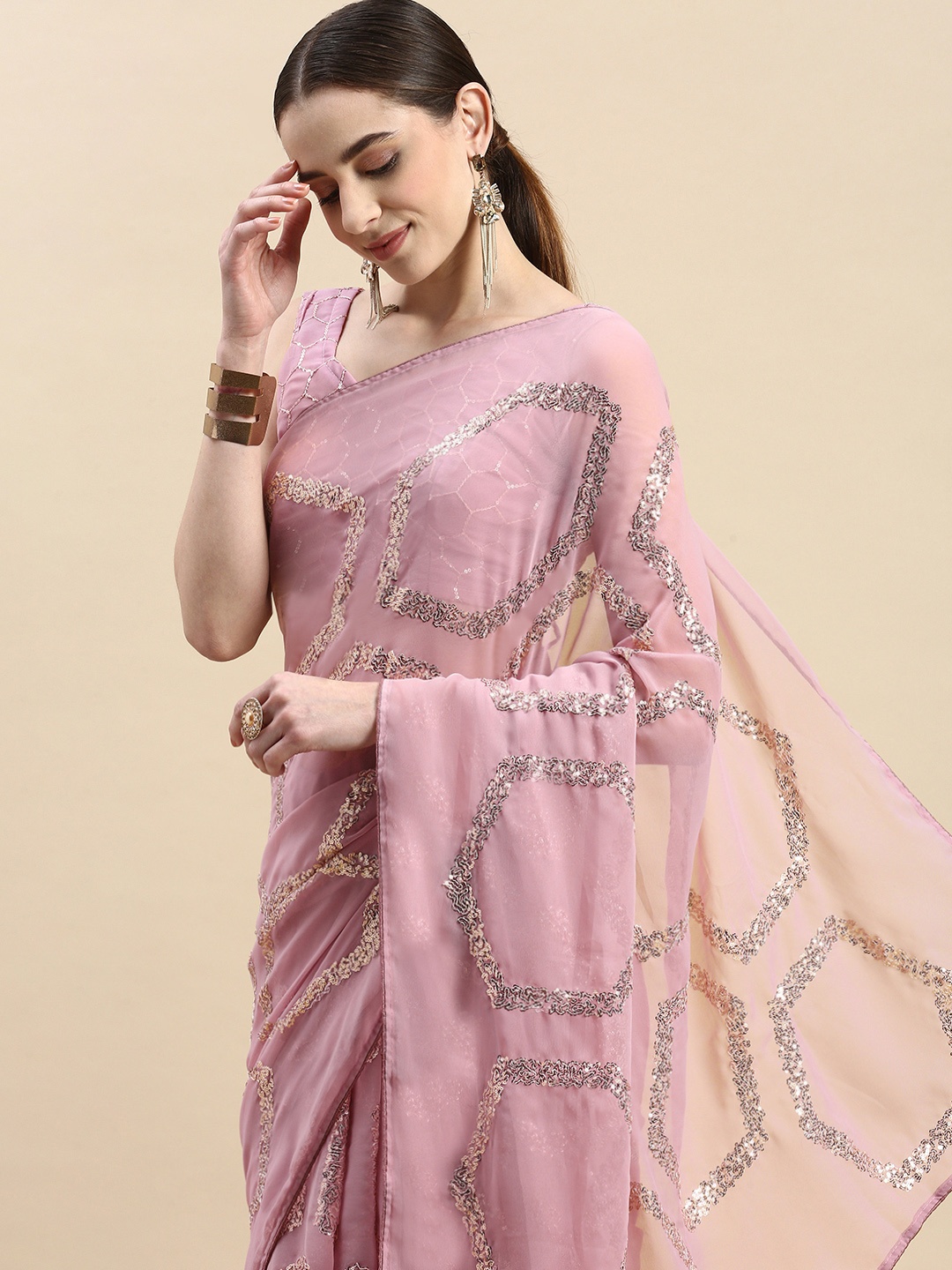 

VAIRAGEE Embellished Geometric Sequinned Saree, Mauve