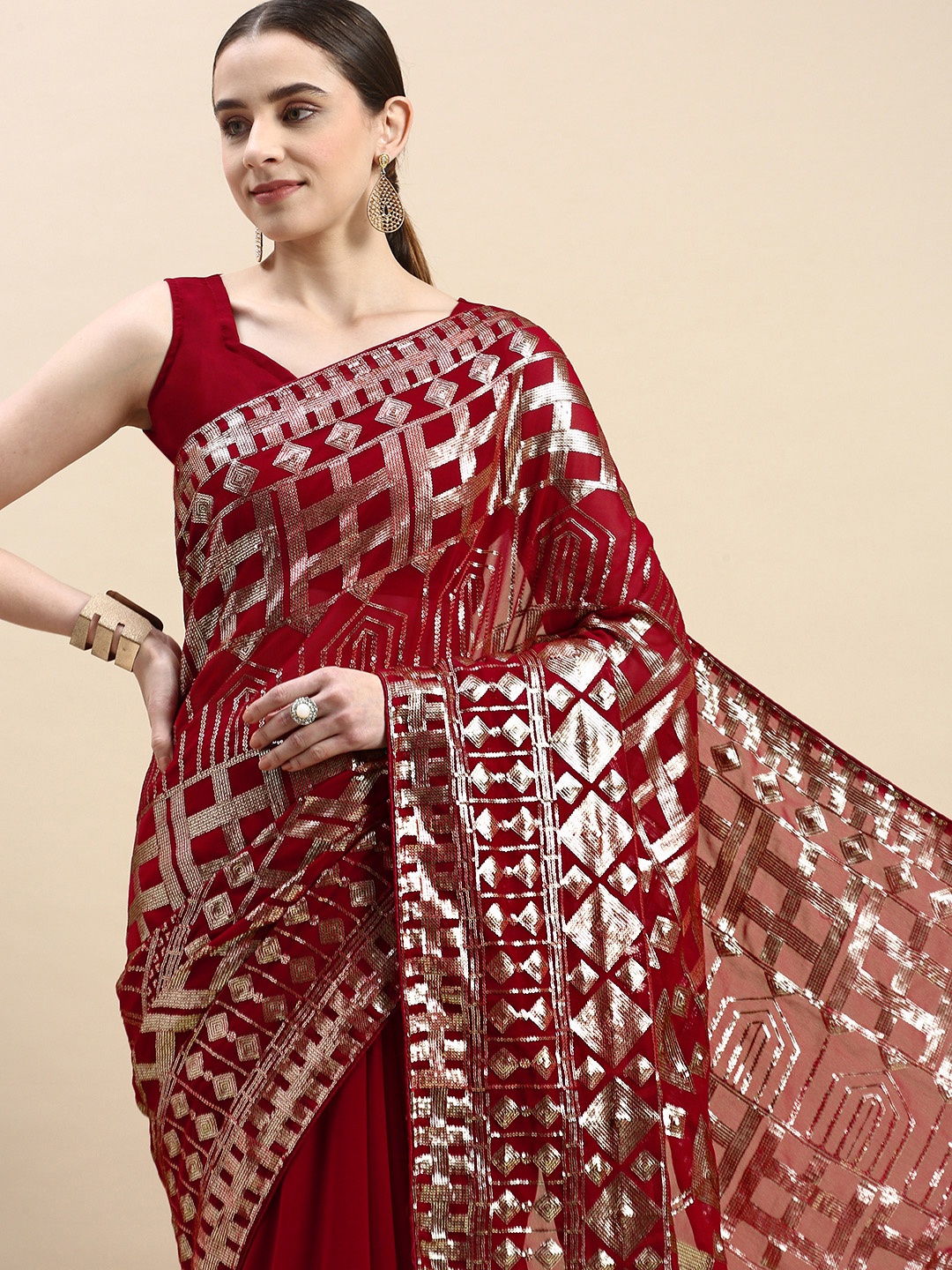 

VAIRAGEE Embellished Geometric Sequinned Saree, Red
