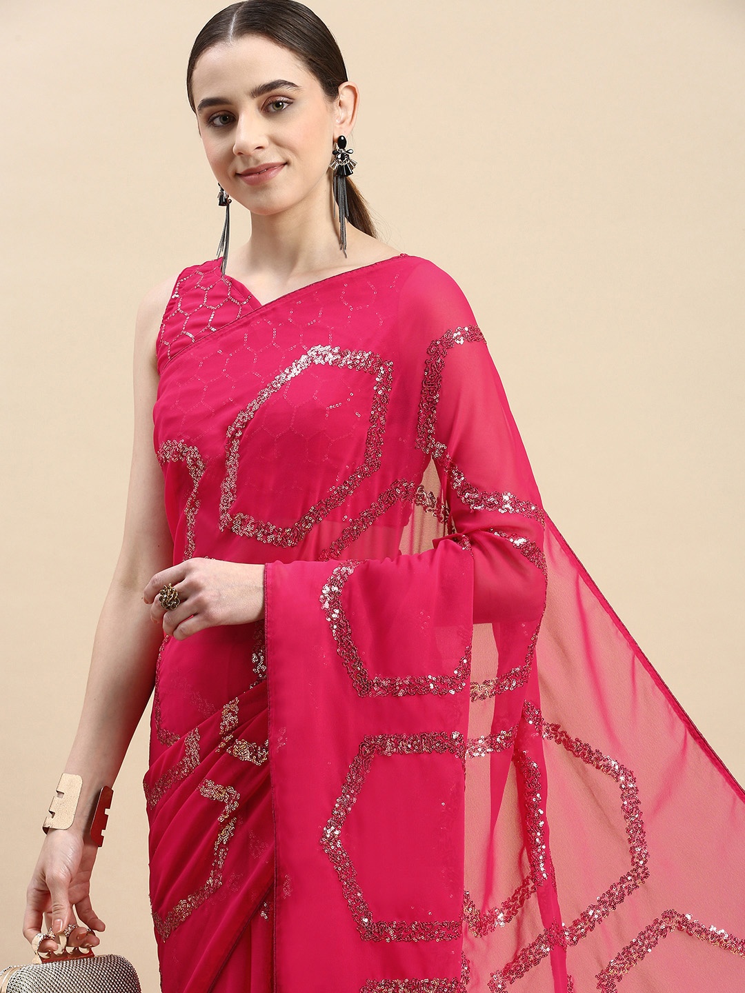 

VAIRAGEE Embellished Geometric Sequinned Saree, Pink