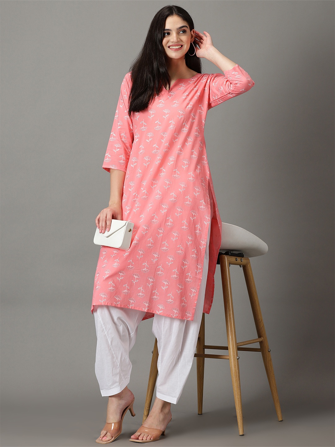 

DIVINATION Women Notched Neck Floral Printed Pure Cotton Kurta, Peach