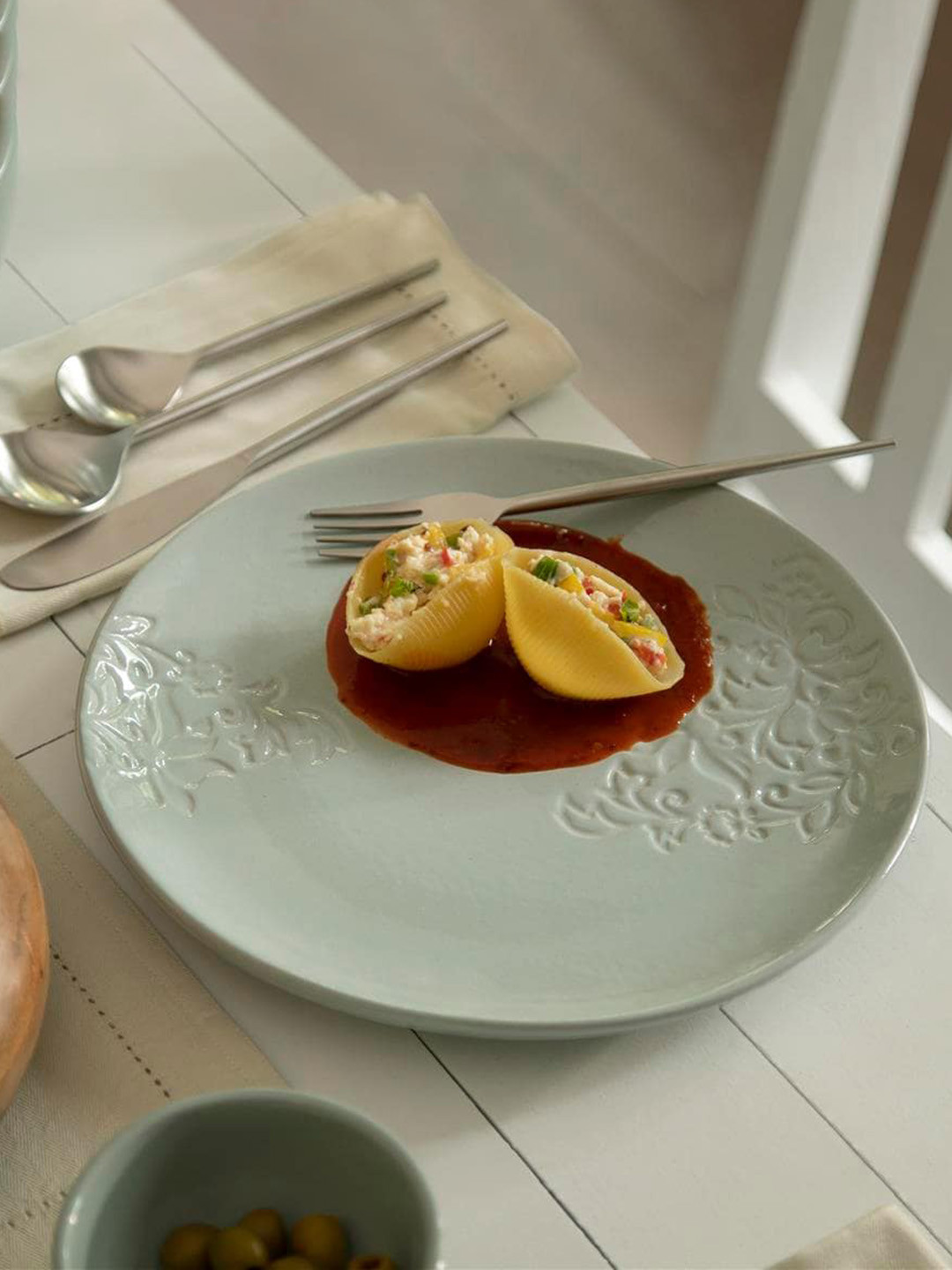 

ellementry Blue Floral Textured Melamine Matte Plate