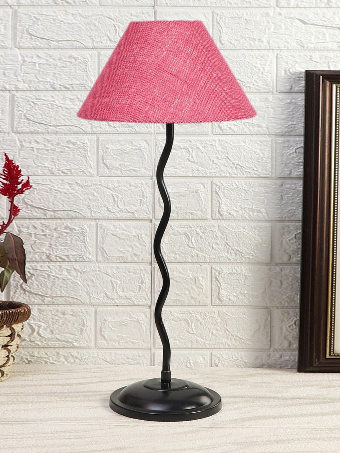 

Devansh Pink & Black Textured Jute Zig Zag Table Lamp With Iron Base