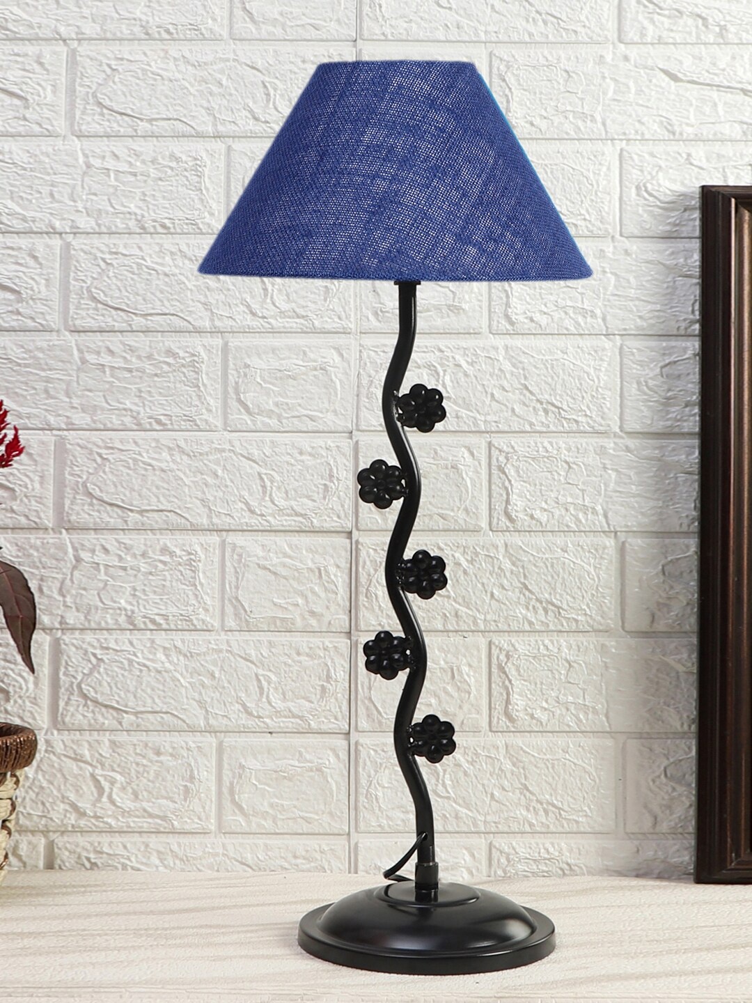 

Devansh Blue & Black Textured Jute Zig Zag Table Lamp With Iron Base