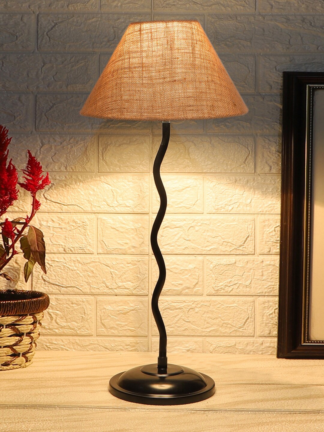 

Devansh Beige & Black Textured Jute Zig Zag Table Lamp With Iron Base