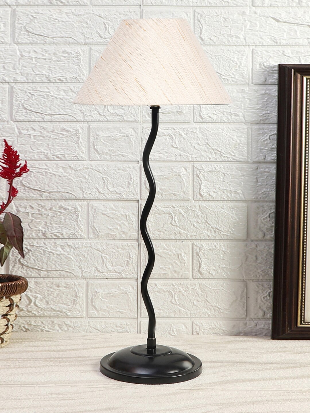 

Devansh Off White & Black Textured Cotton Zig Zag Table Lamp With Iron Base
