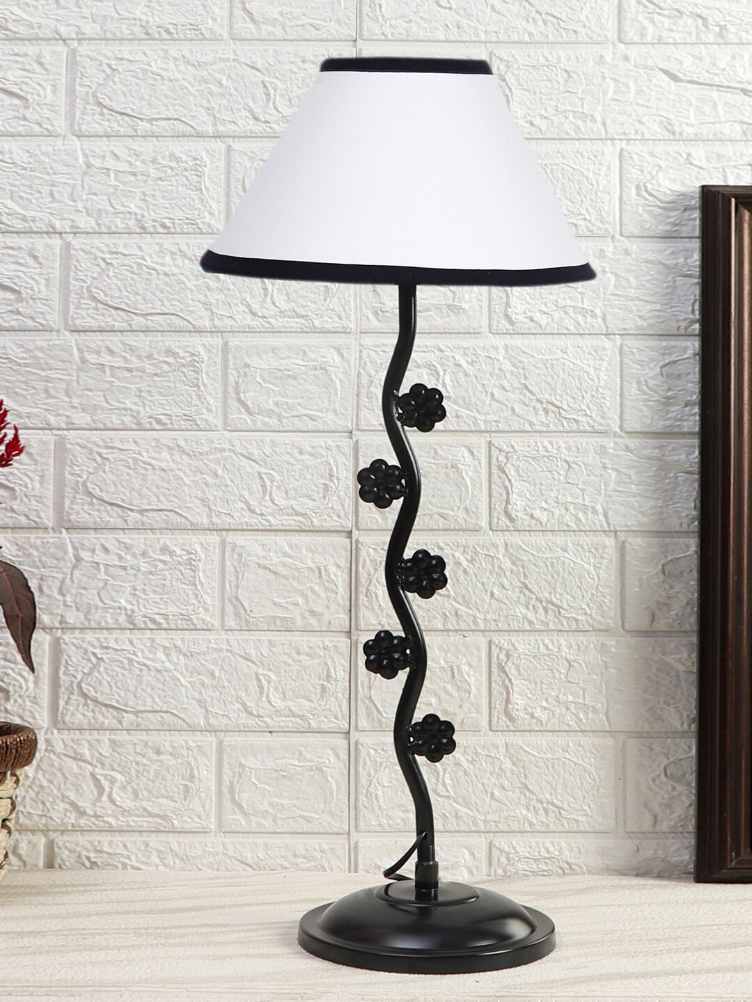 

Devansh White & Black Textured Cotton Zig Zag Table Lamp With Iron Base