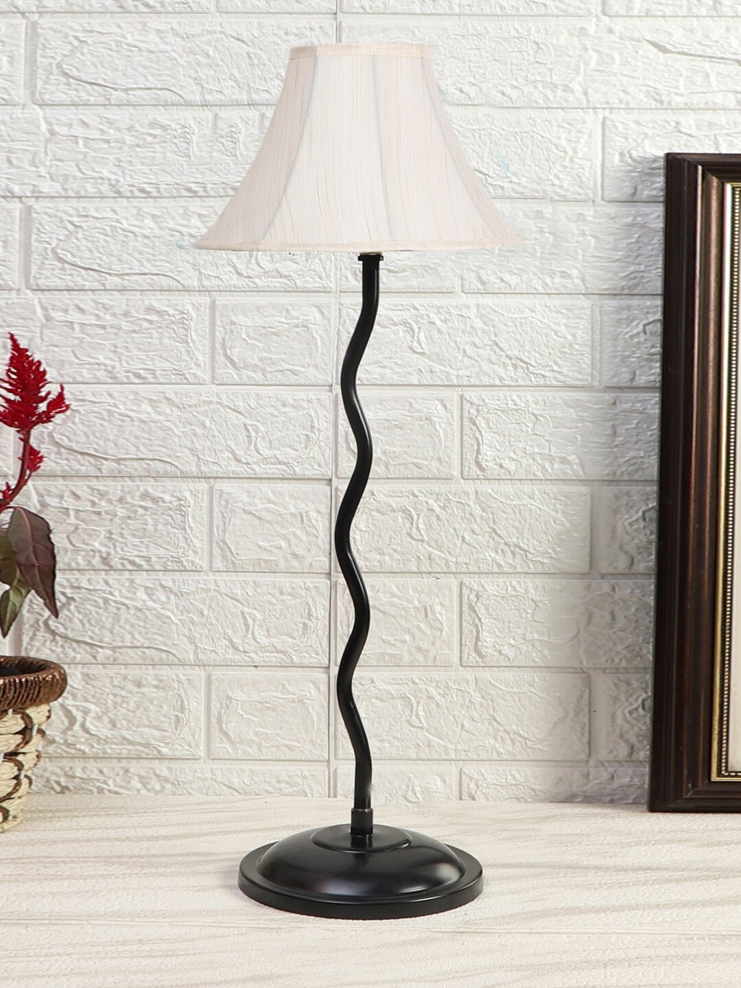 

Devansh Off White & Black Textured Cotton Zig Zag Table Lamp With Iron Base