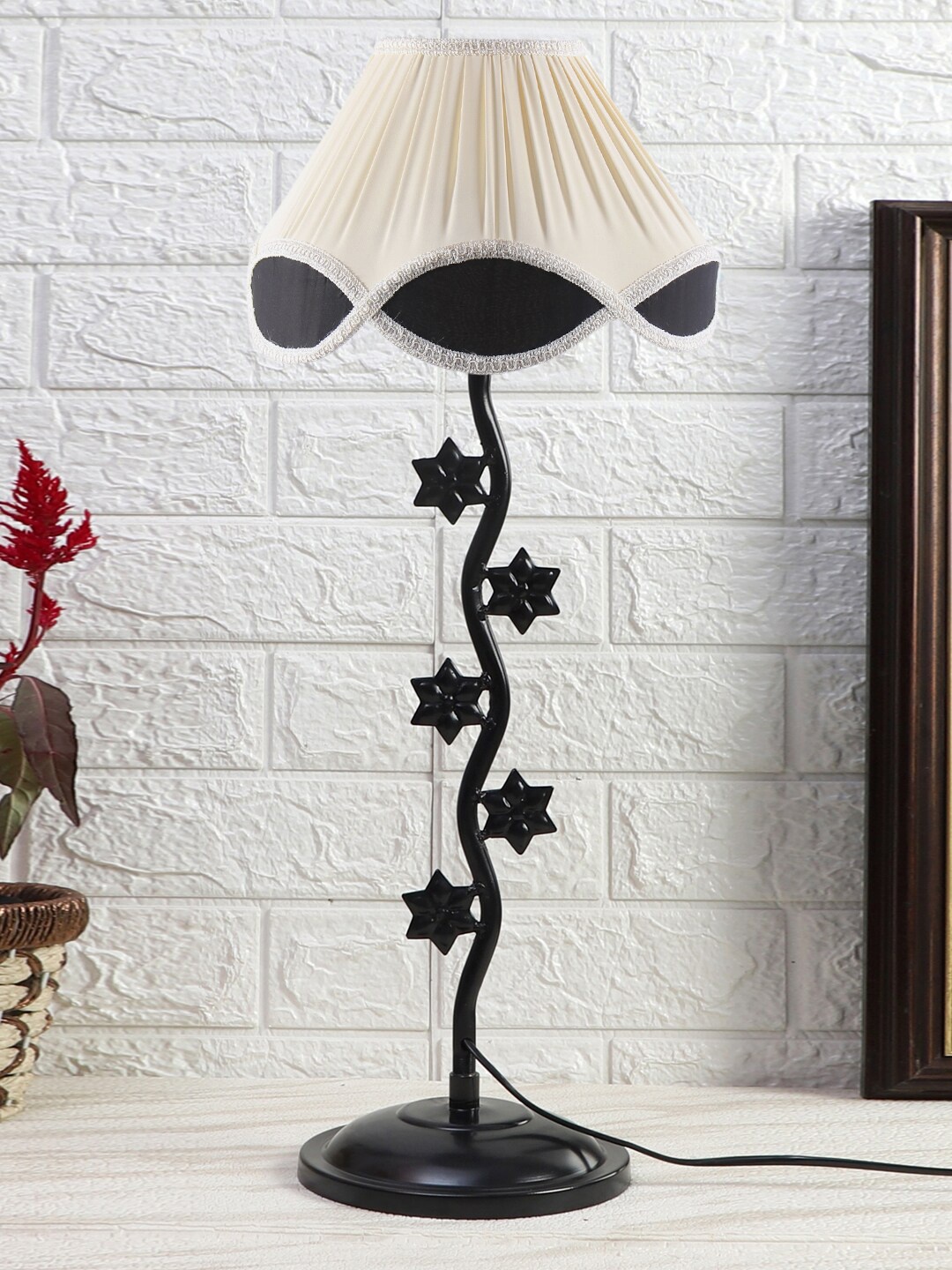 

Devansh Off White & Black Textured Cotton Zig Zag Table Lamp With Iron Base
