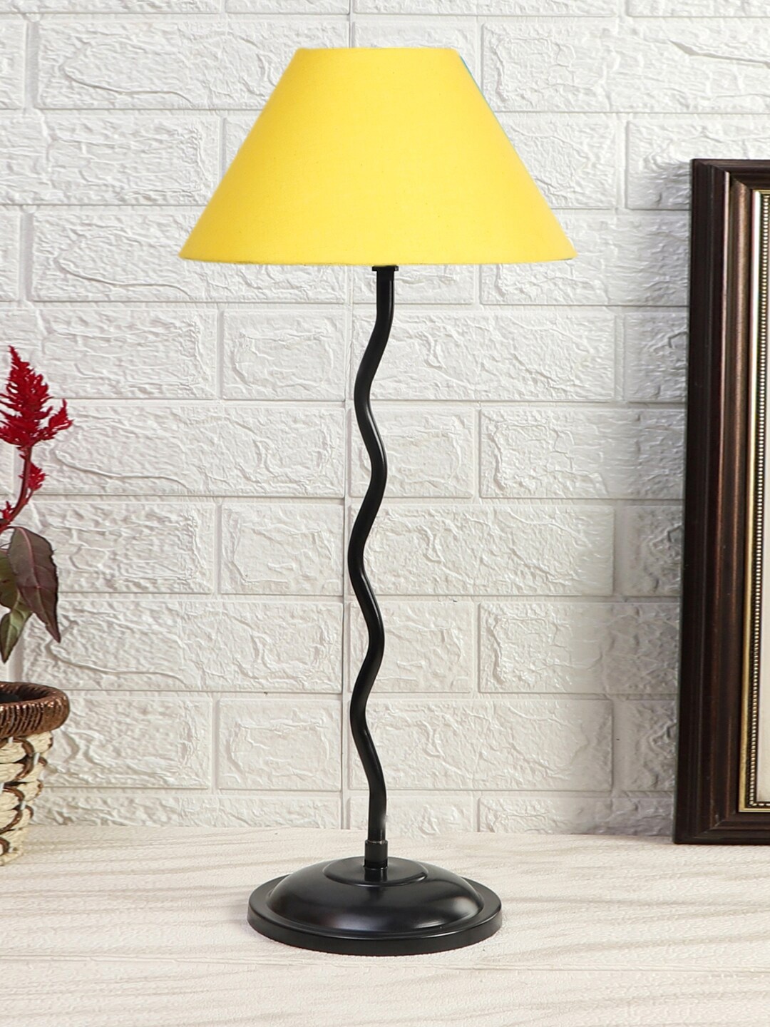 

Devansh Yellow & Black Textured Cotton Zig Zag Table Lamp With Iron Base