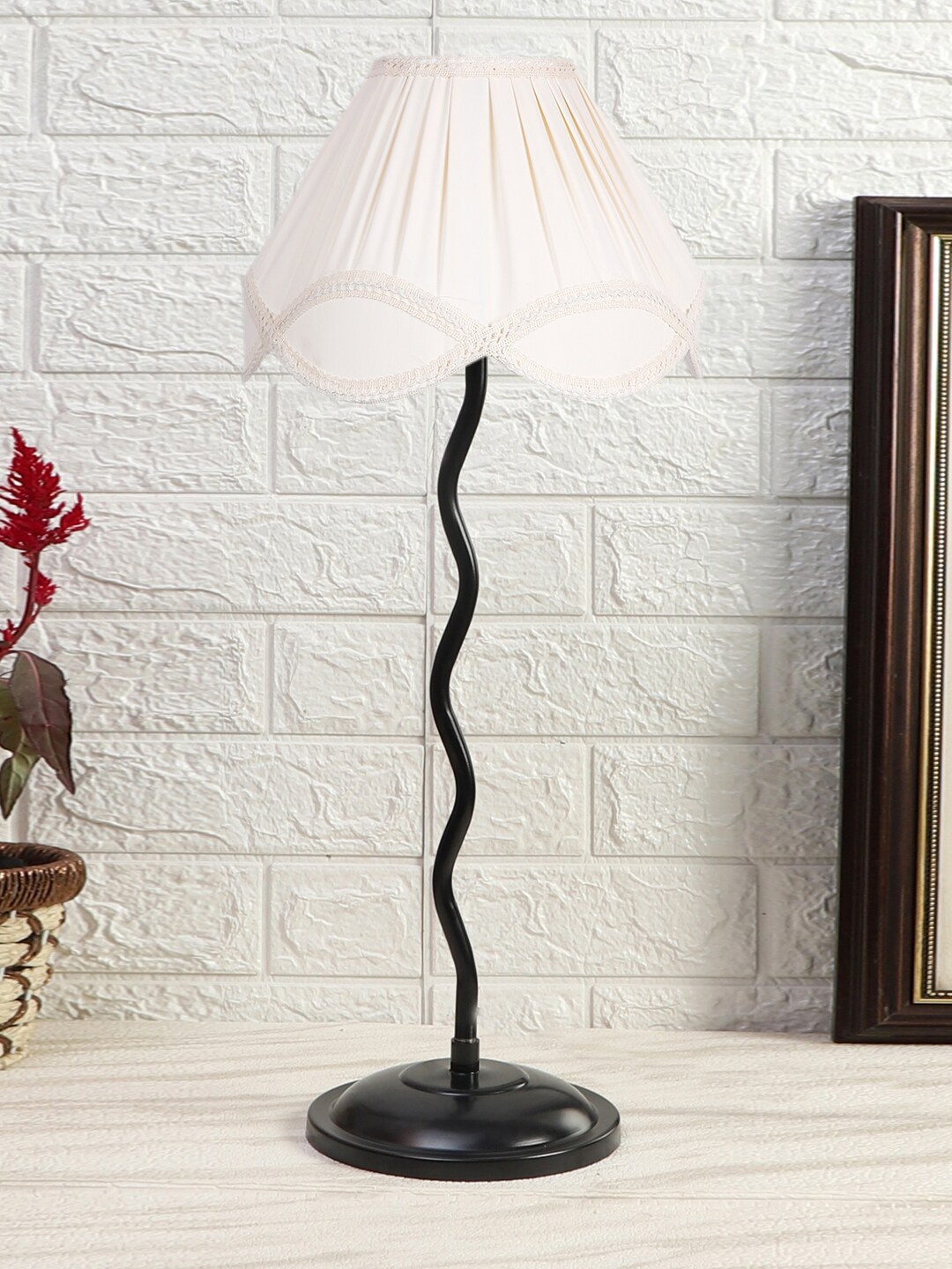 

Devansh Off White & Black Textured Cotton Zig Zag Table Lamp With Iron Base