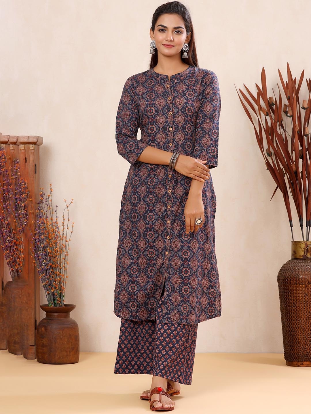 

mirari Women Ethnic Motifs Printed Pure Cotton Kurta with Palazzos, Navy blue