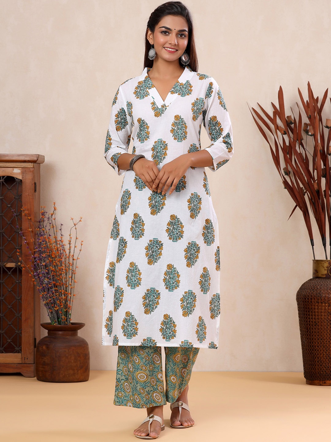 

mirari Women Floral Printed Pure Cotton Kurta with Palazzos, White