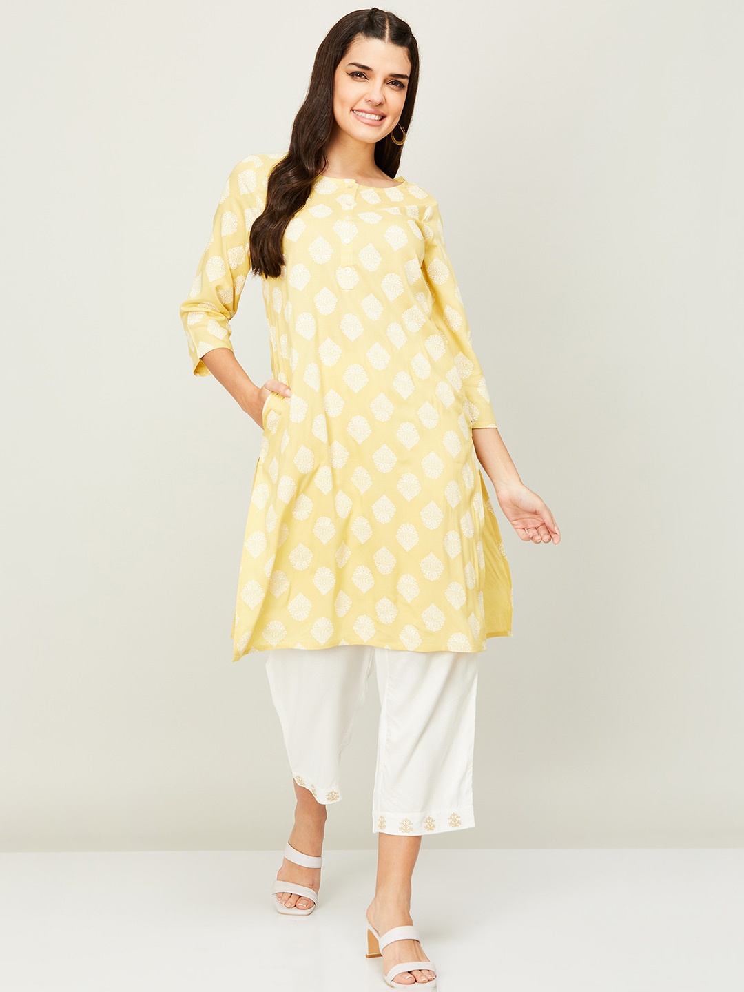 

Melange by Lifestyle Women Floral Printed Straight Kurta, Yellow