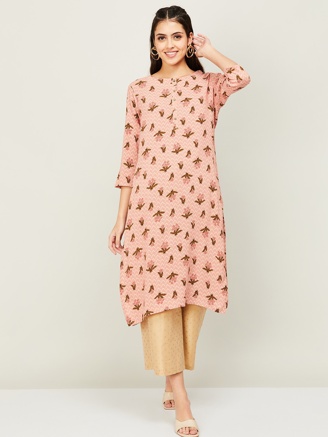 

Melange by Lifestyle Women Floral Printed Round Neck Kurta, Peach