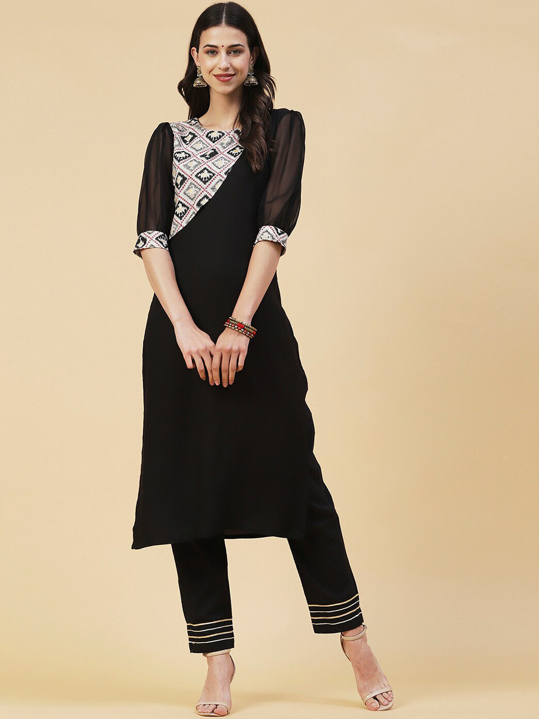 

SKYLEE Women Abstract Printed Boat Neck Kurta, Black