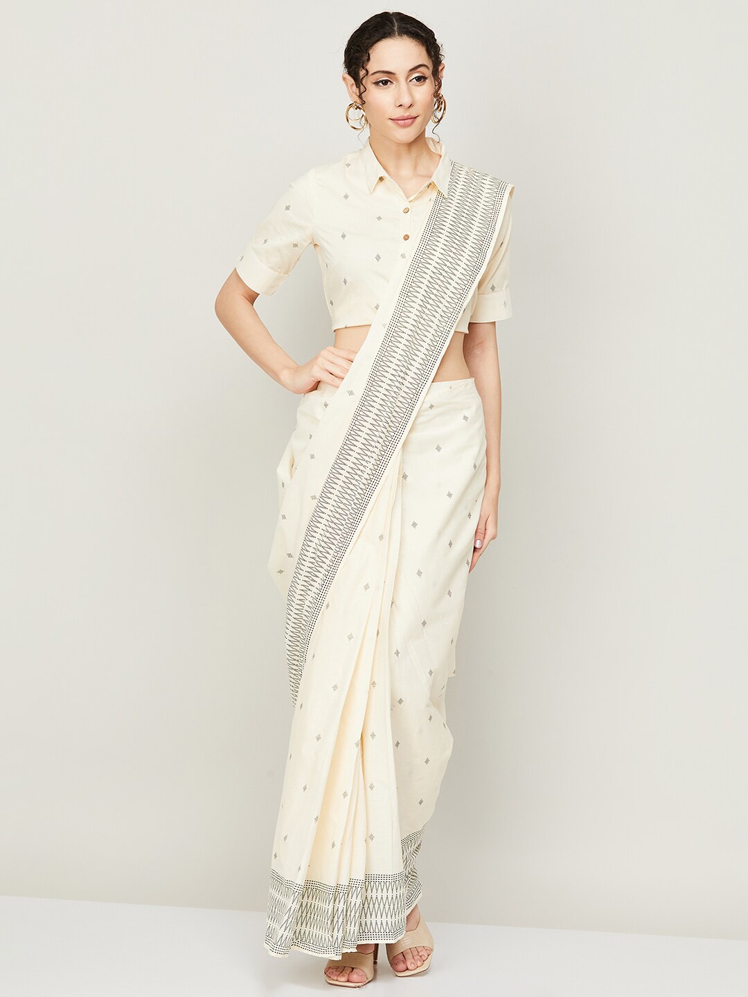 

Melange by Lifestyle White Ethnic Motifs Pure Cotton Ready to Wear Saree