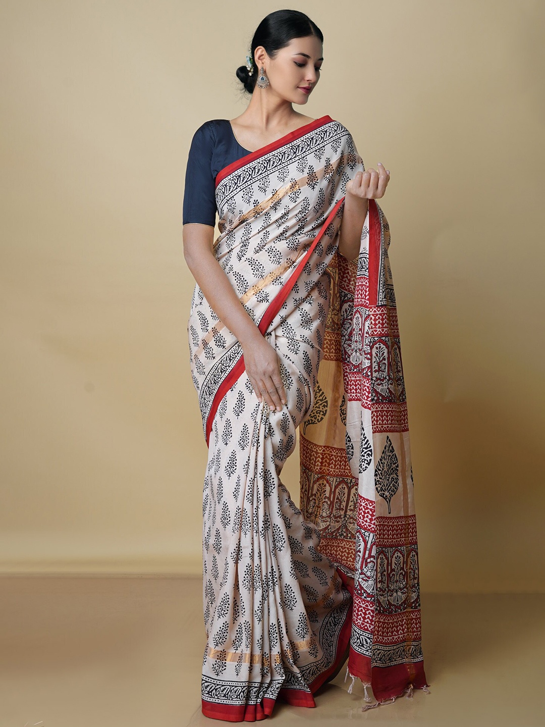 

Unnati Silks Ethnic Motifs Printed Handloom Chanderi Saree, Cream