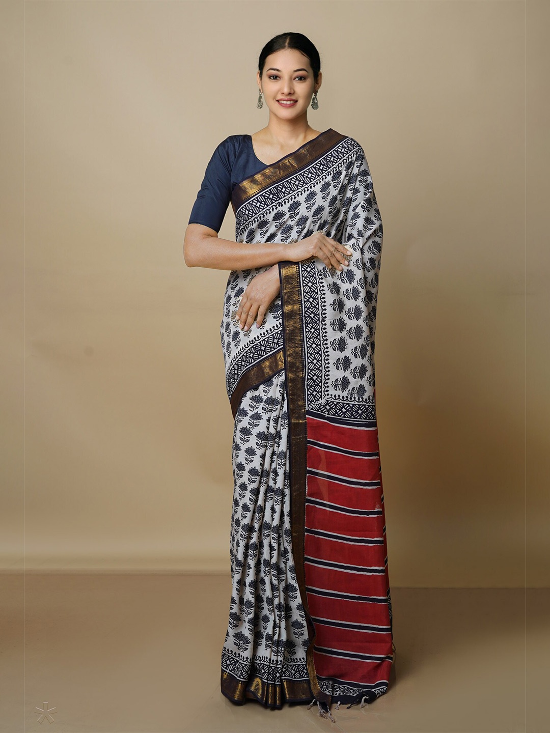 

Unnati Silks Ethnic Motifs Printed Zari Chanderi Handloom Saree, White