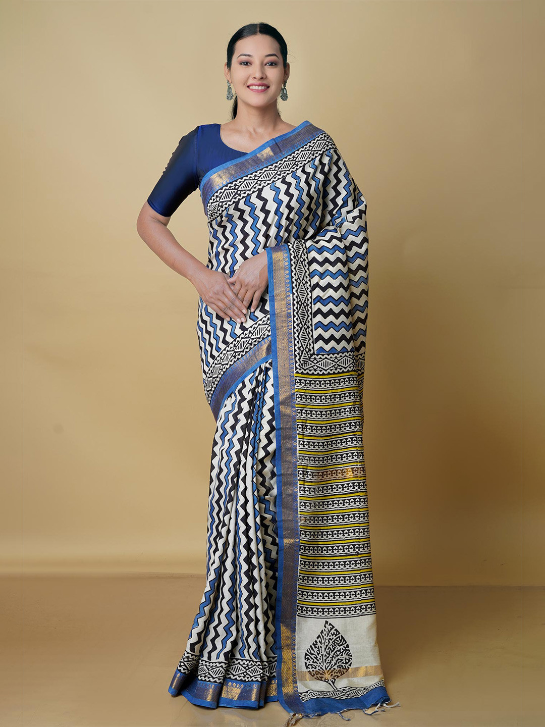 

Unnati Silks Ethnic Motifs Printed Zari Chanderi Handloom Saree, Beige