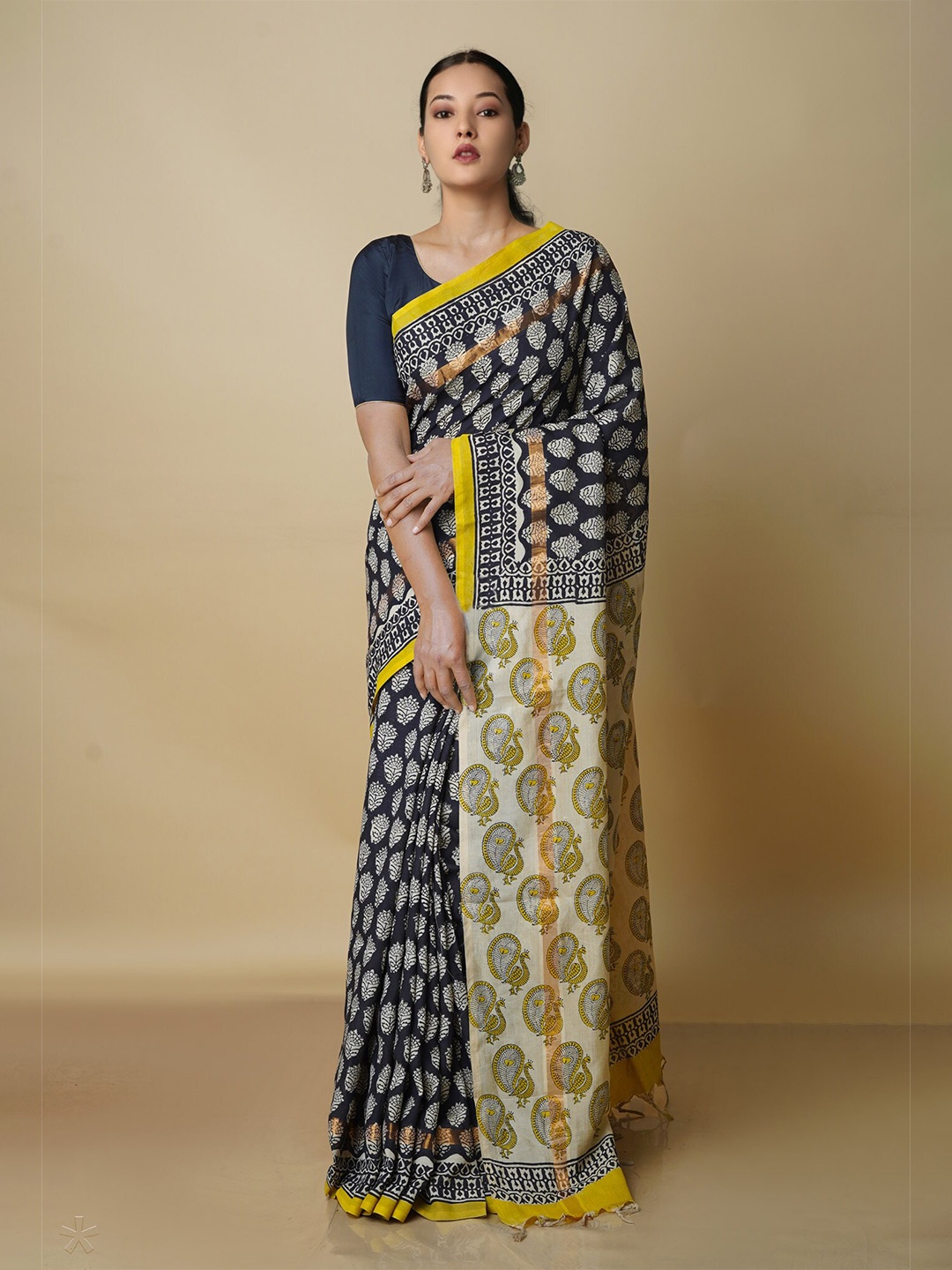 

Unnati Silks Ethnic Motifs Printed Zari Chanderi Handloom Saree, Black