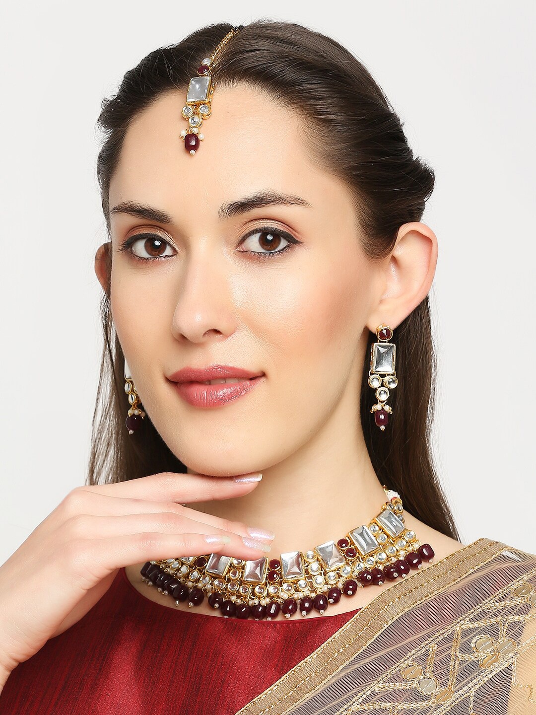 

OOMPH Women Gold-Plated Kundan Studded & Beaded Necklace and Earrings & With Maang Tika, Maroon