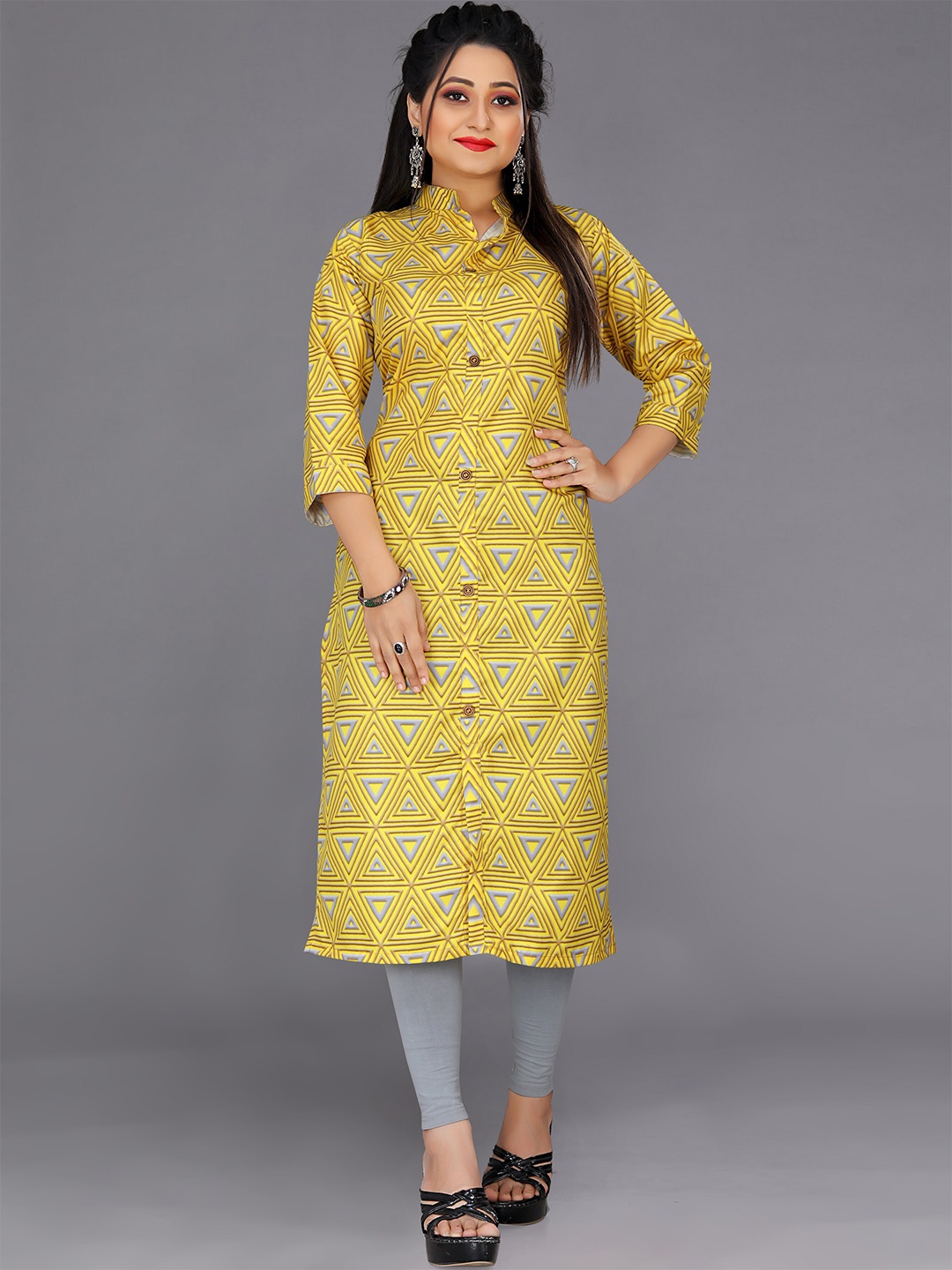 

Indian Fashionista Geometric Digital Print Straight Kurta, Mustard