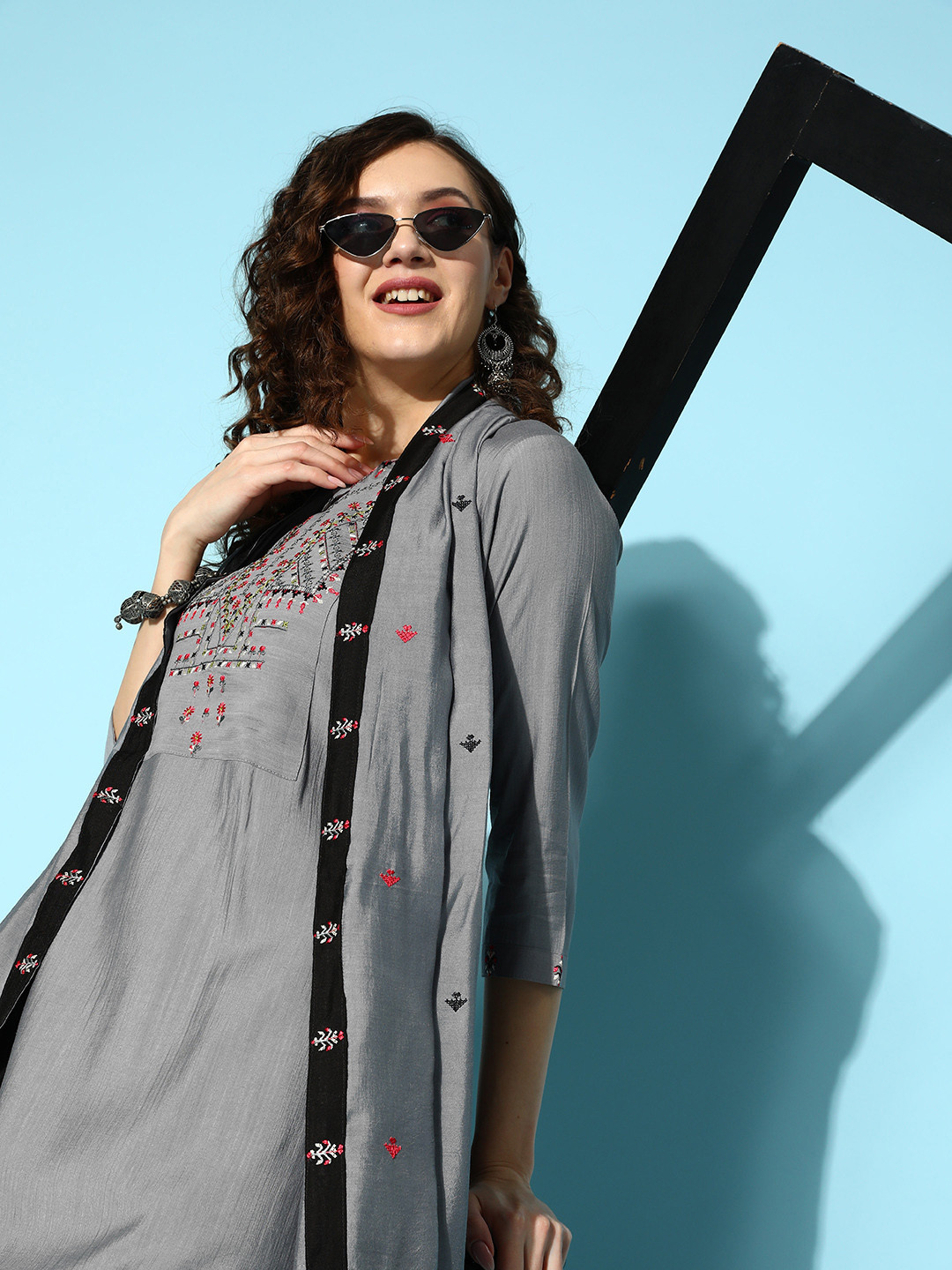 

Sangria Embroidered Thread Work Kurta with Trousers & With Dupatta, Grey