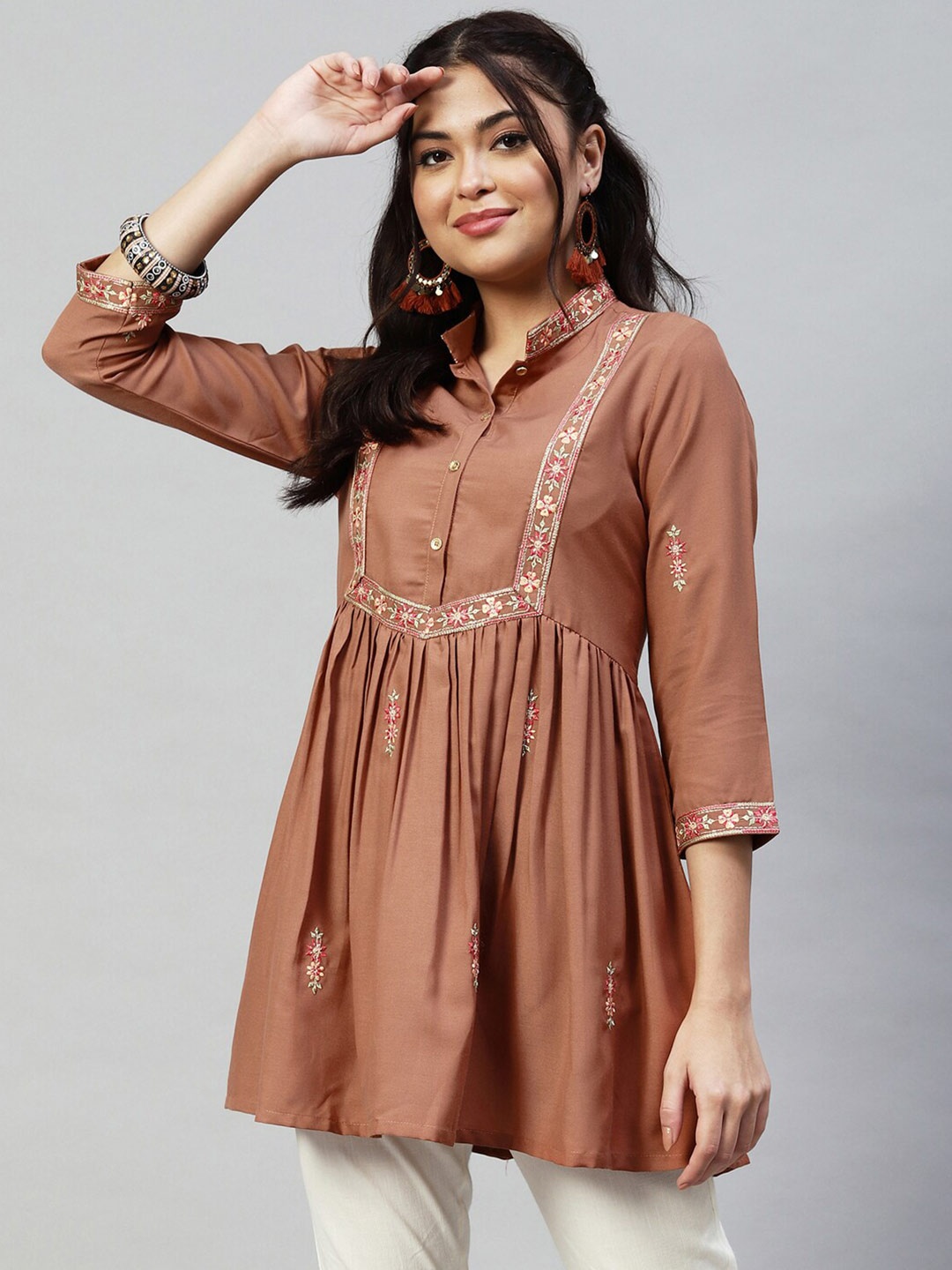 

SKYLEE Ethnic Motifs Embroidered Thread Work Thread Work Pleated Kurti, Rust