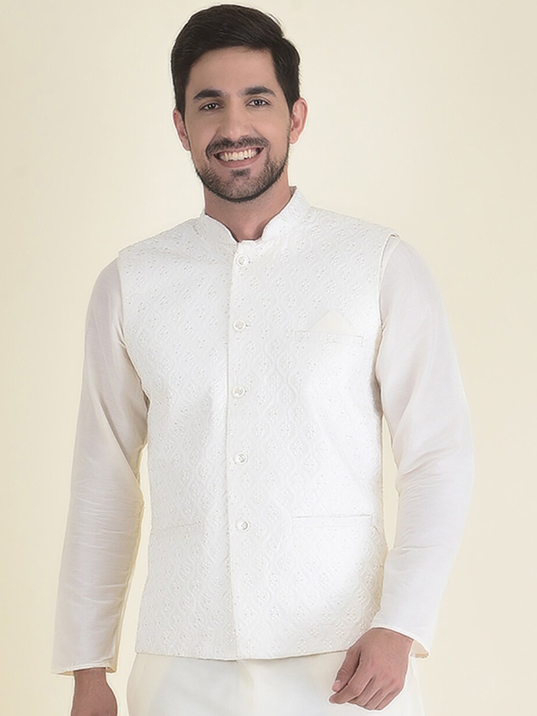 

HOUSE OF DEYANN Men Kurta with Trousers & Embroidered Nehru Jacket, Off white