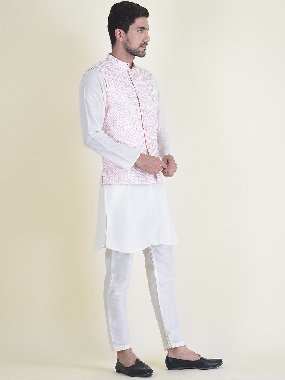 

HOUSE OF DEYANN Men Mandarin Collar Kurta with Trousers, Peach