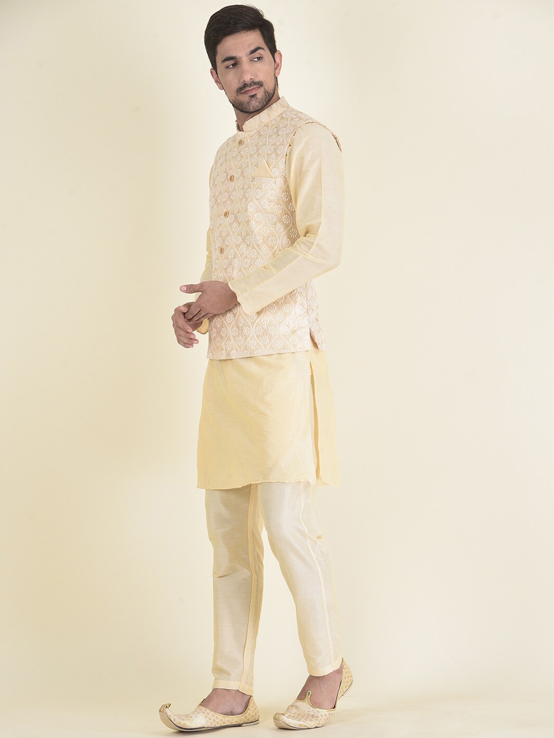 

HOUSE OF DEYANN Men Kurta with Trousers & Embroidered Nehru Jacket, Cream