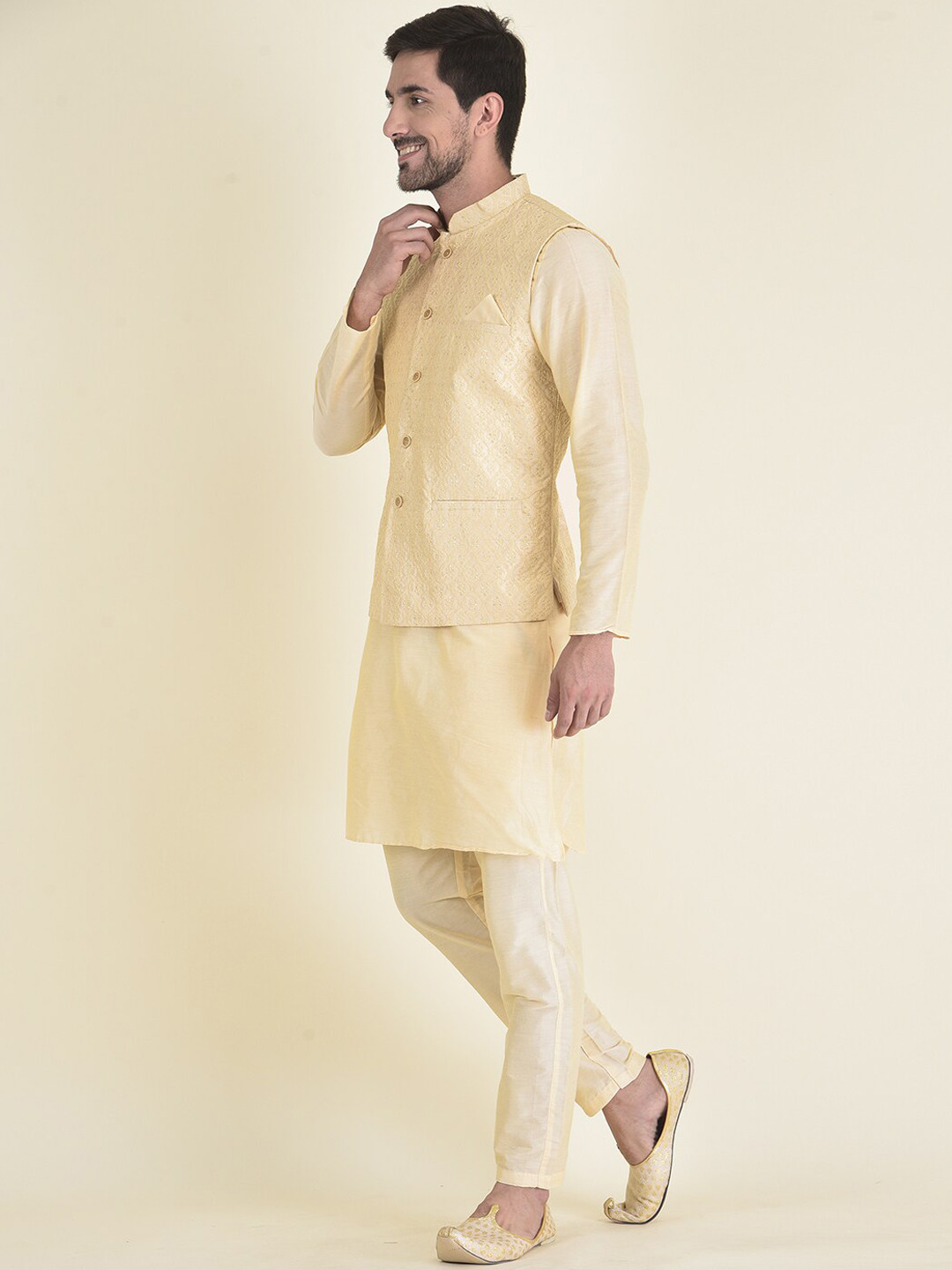 

HOUSE OF DEYANN Men Ethnic Motifs Kurta Set with Nehru Jacket, Cream