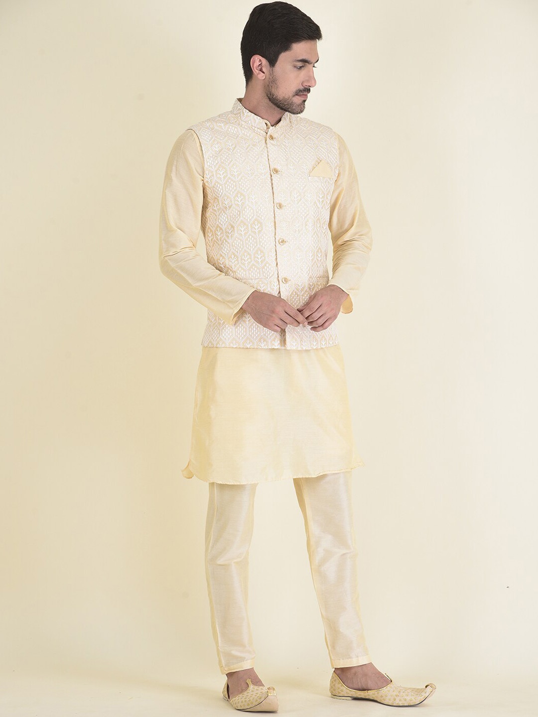 

HOUSE OF DEYANN Men Ethnic Motifs Kurta with Trousers & Embroidered Nehru jacket, Cream