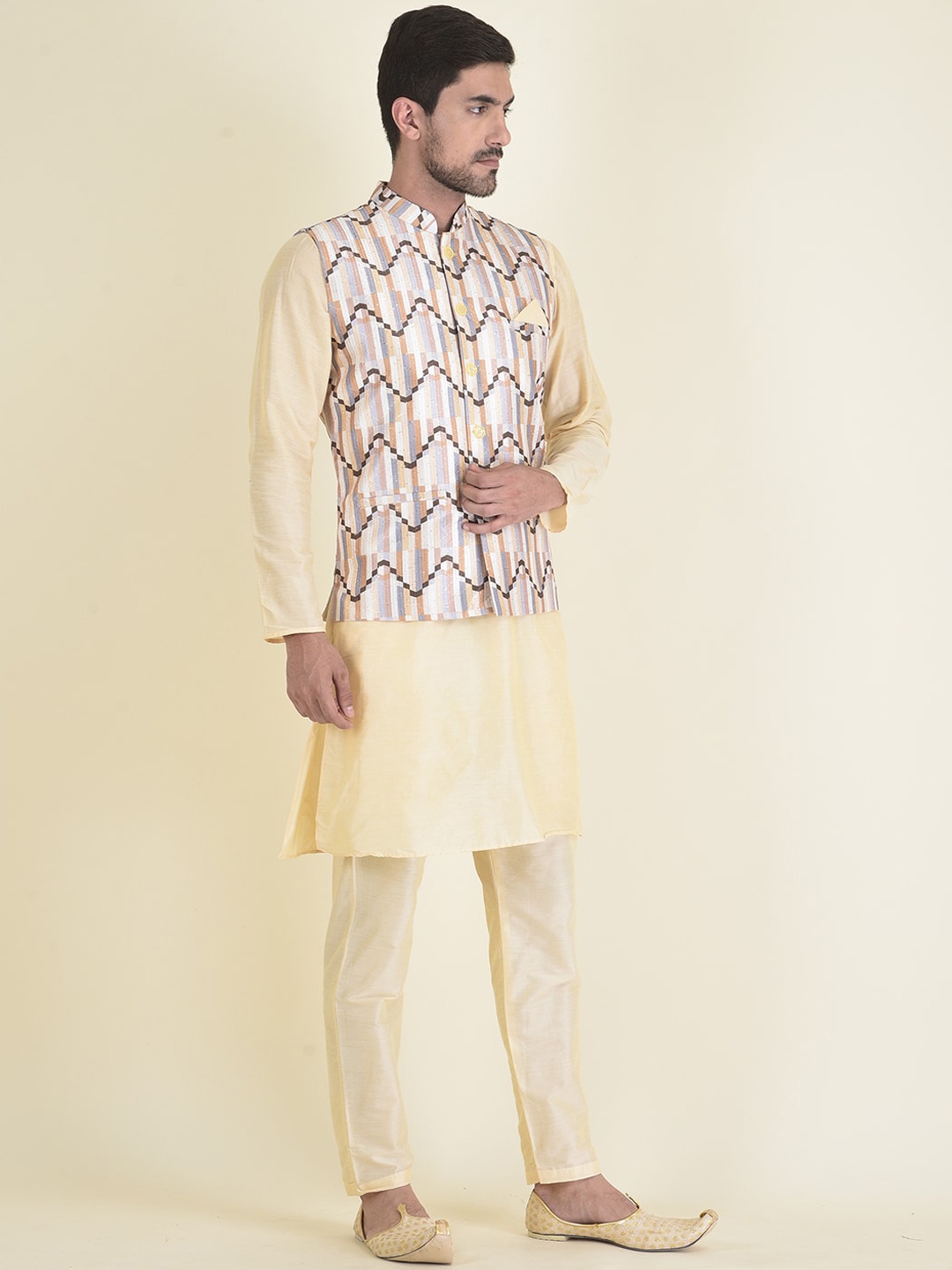 

HOUSE OF DEYANN Men Mandarin Collar Kurta with Trousers & Nehru Jacket, Off white