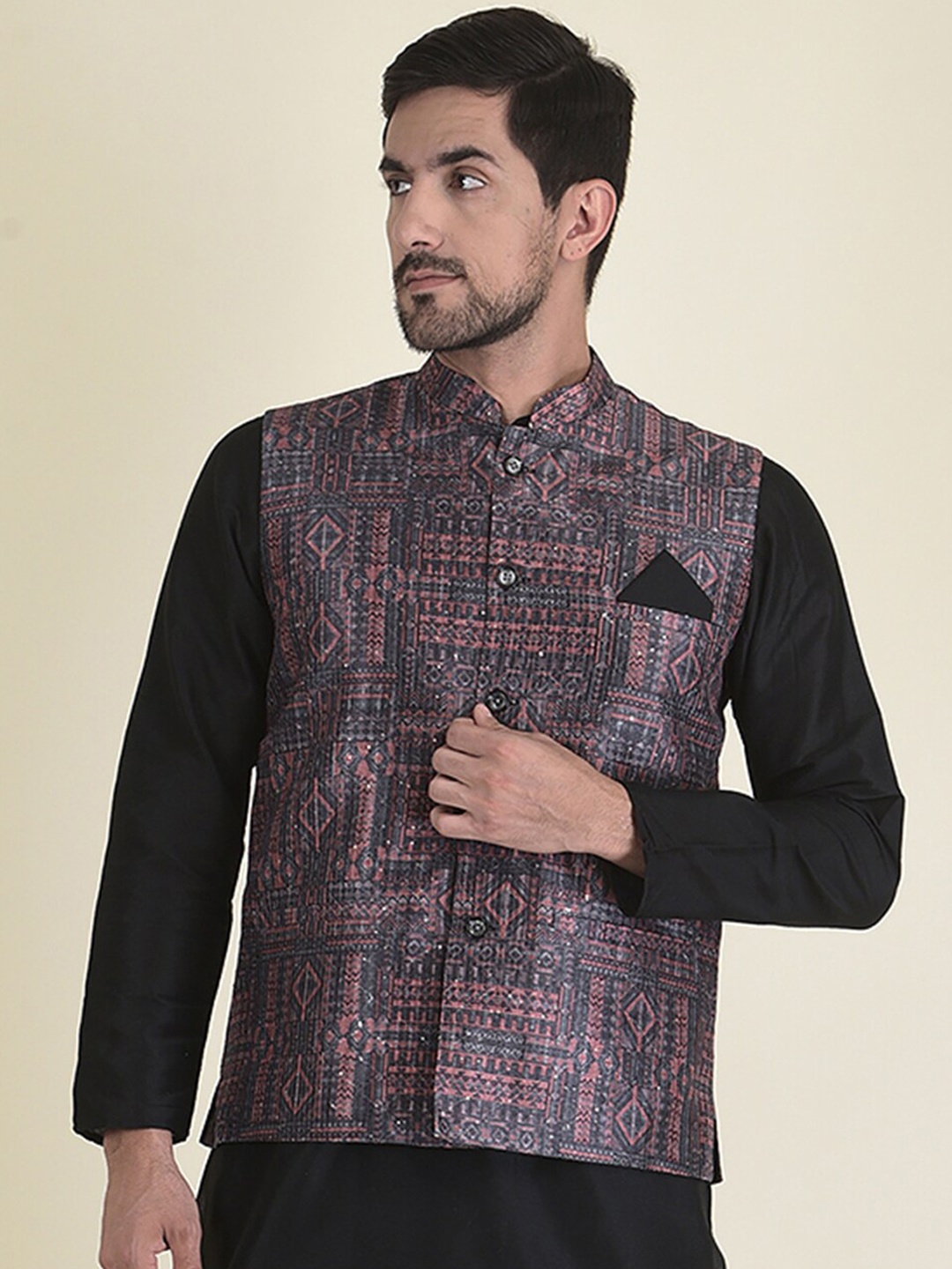 

HOUSE OF DEYANN Men Mandarin Collar Kurta with Trousers & Nehru Jacket, Black