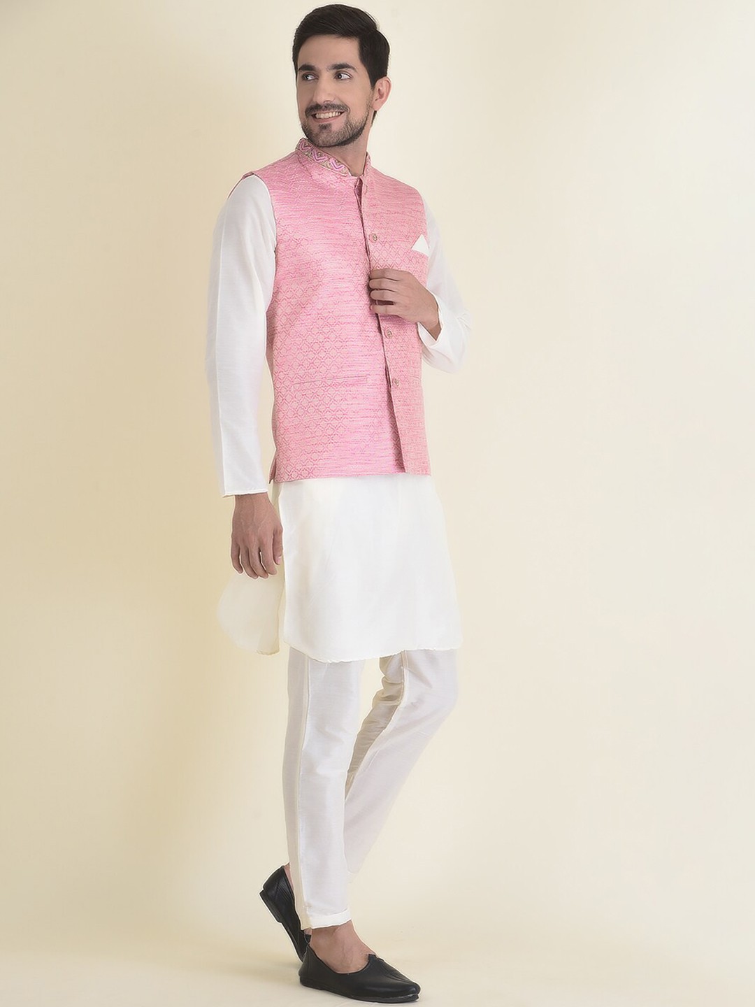 

HOUSE OF DEYANN Men Straight Kurta with Trousers & With Printed Nehru jacket, Off white