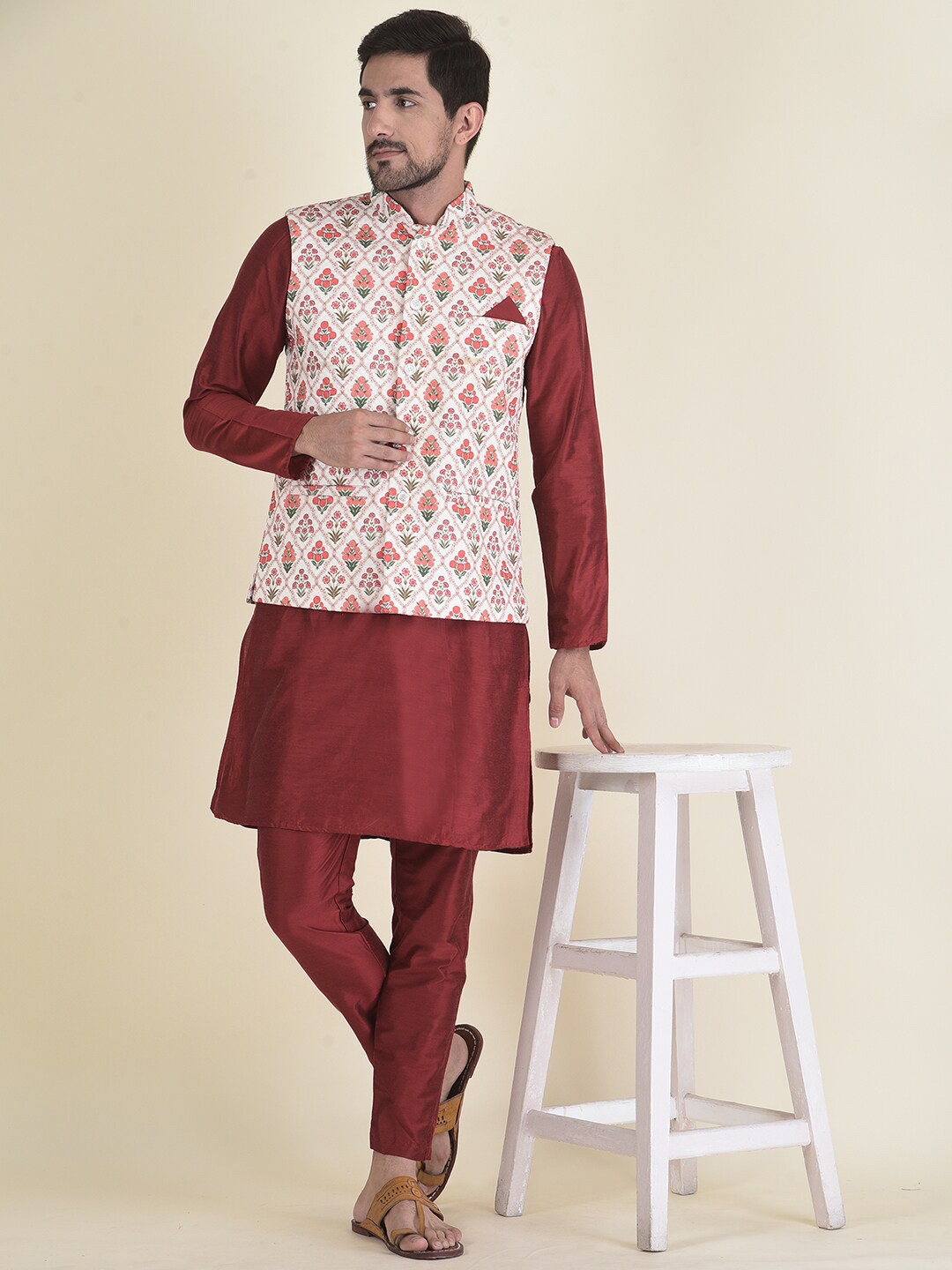 

HOUSE OF DEYANN Men Mandarin Collar Kurta with Trousers, Off white