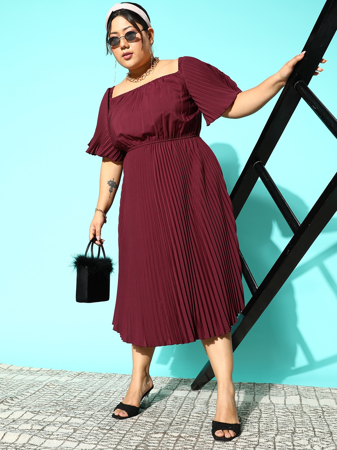 

CURVE BY KASSUALLY Plus Size Maroon Accordion Pleated Flared Sleeves Crepe Midi Dress