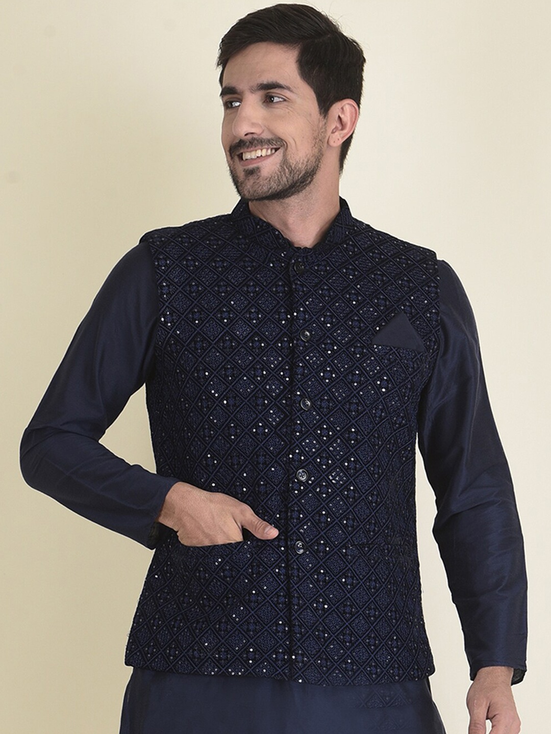 

HOUSE OF DEYANN Men Embroidered Woven Nehru Jacket, Navy blue