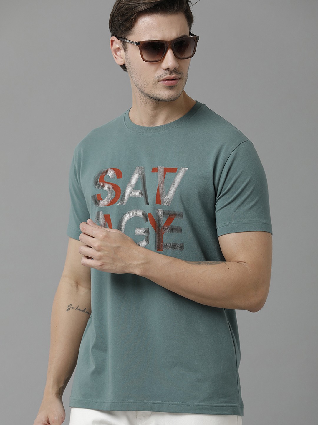 

Classic Polo Men Grey Typography Printed Applique Slim Fit T-shirt