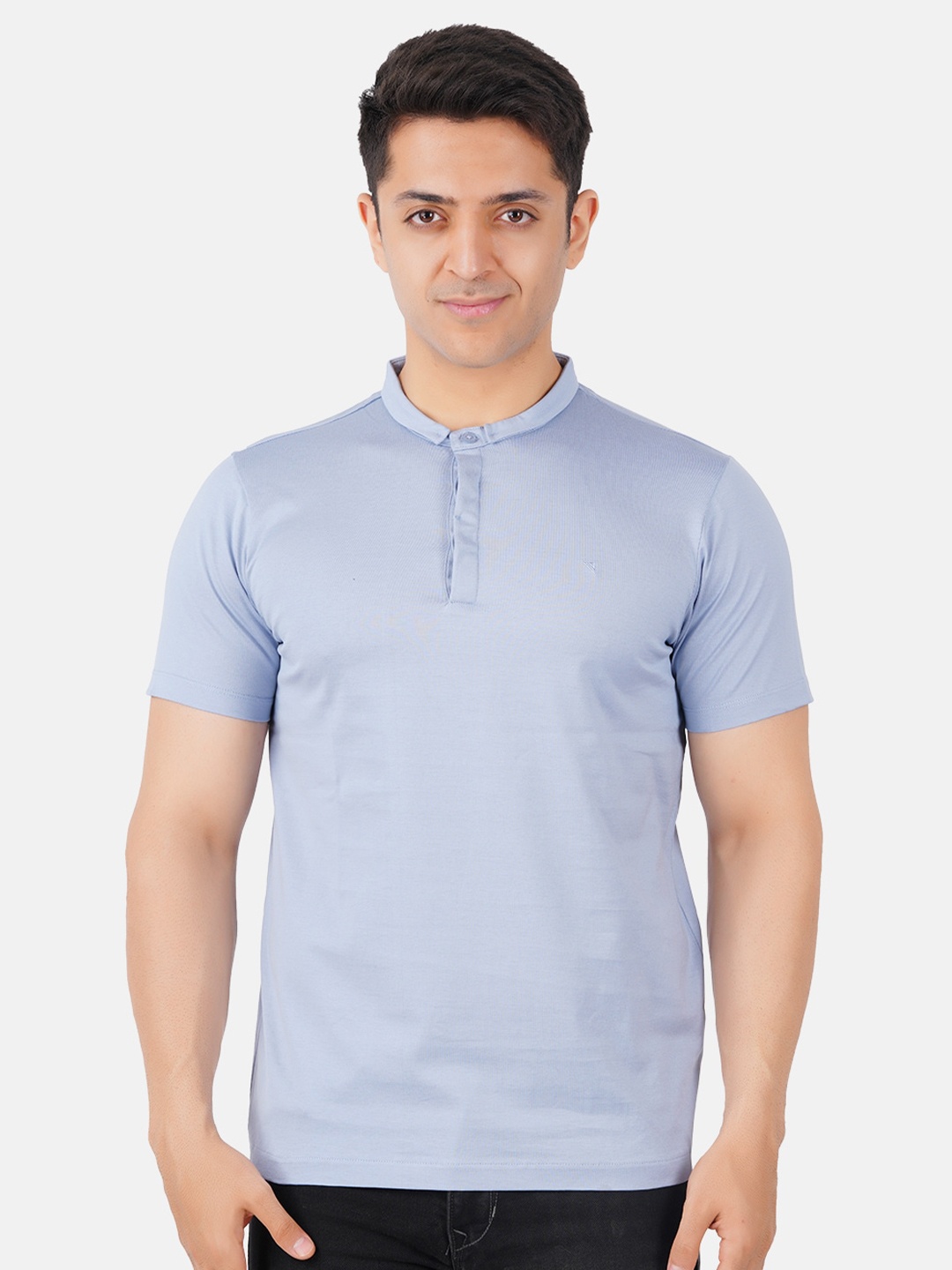 

Ramraj Men Blue Henley Neck T-shirt