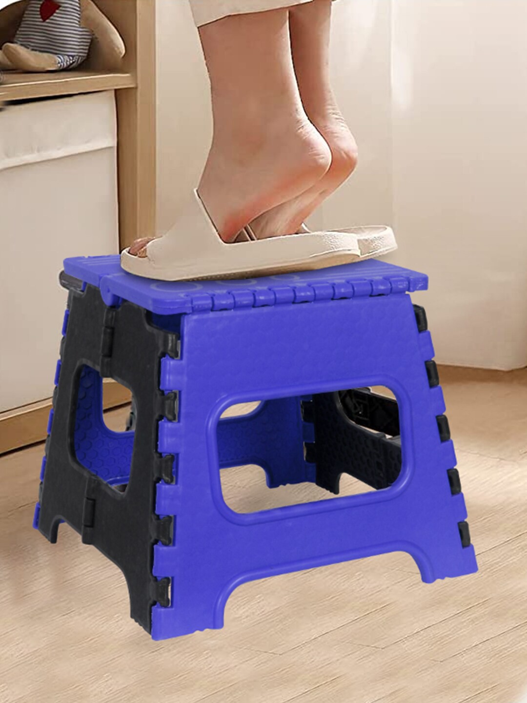 

prettykrafts Blue & Black Colourblocked Folding Stool