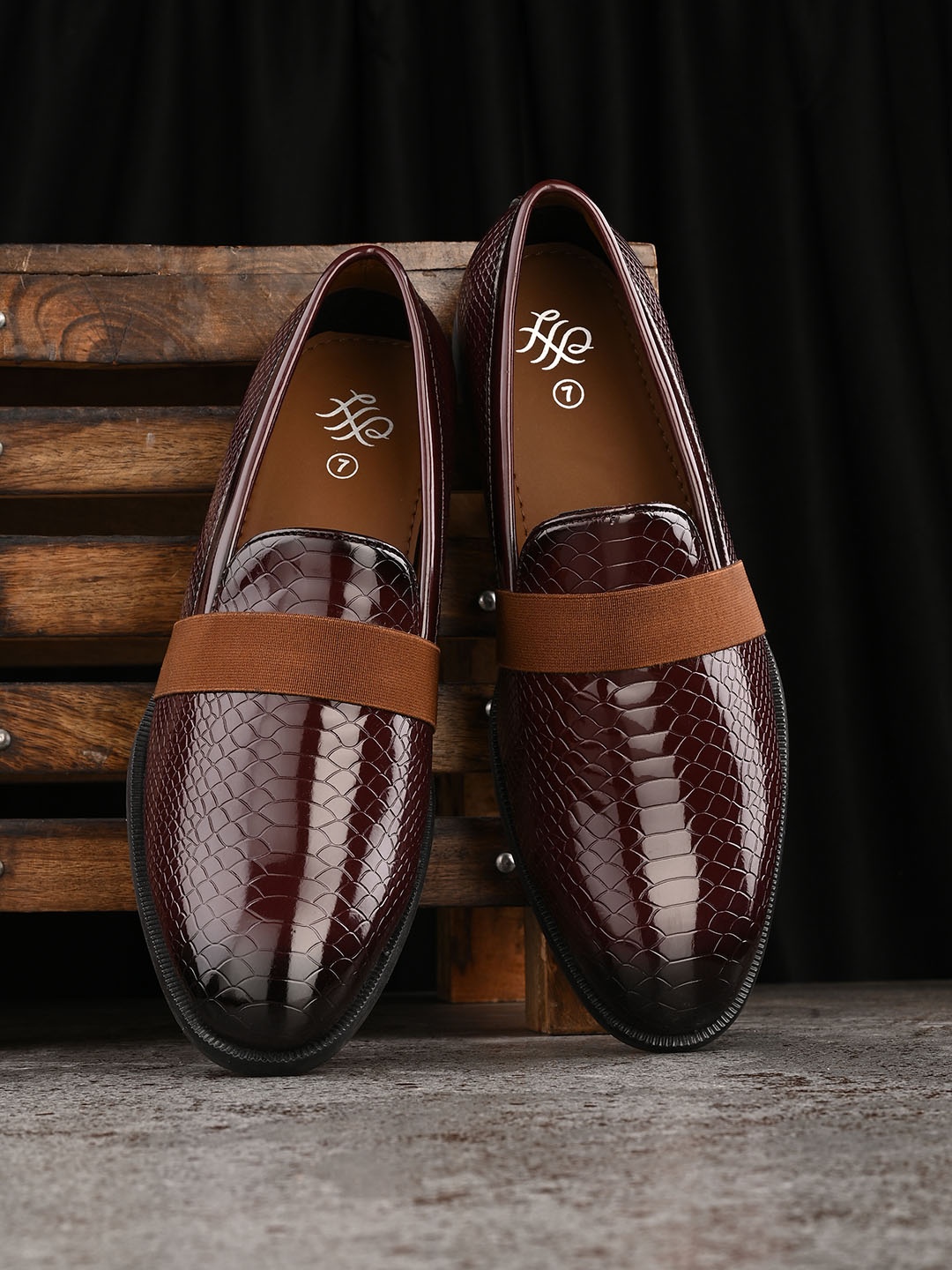 

House of Pataudi Men Textured Formal Loafers, Brown