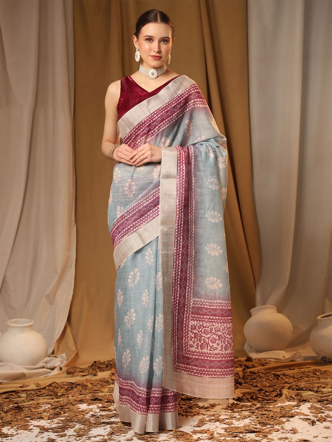 

AVANSHEE Floral Printed Zari Saree, Purple