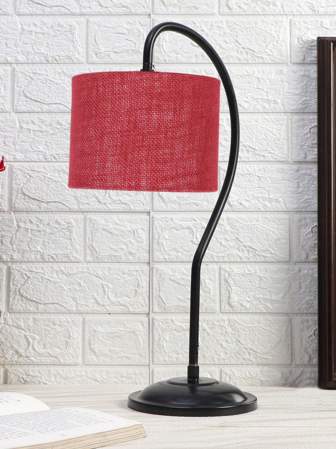 

Devansh Maroon & Black Textured Jute Curvy Table Lamp With Iron Base