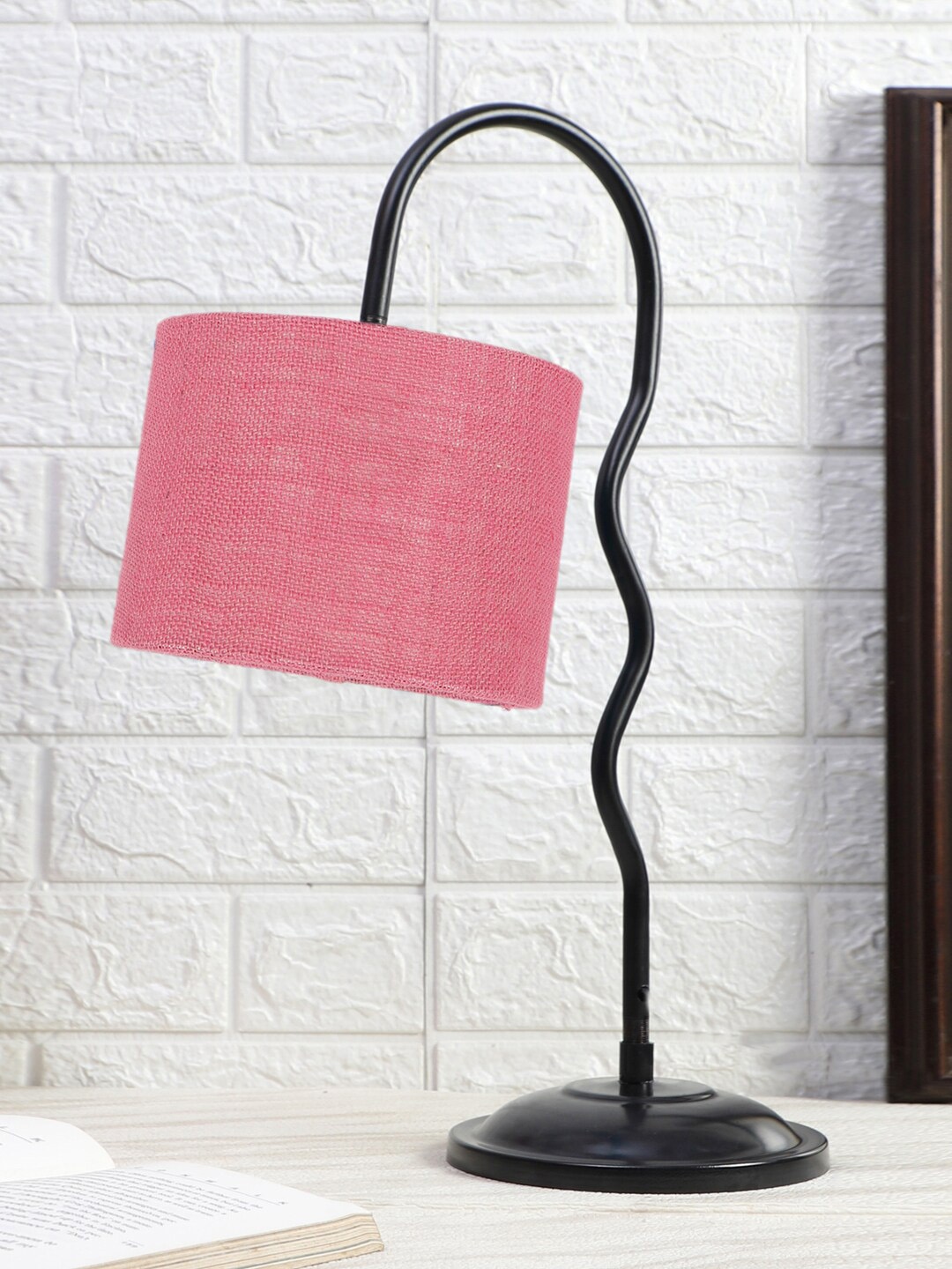 

Devansh Pink & Black Textured Jute Zig Zag Curvy Table Lamp With Iron Base