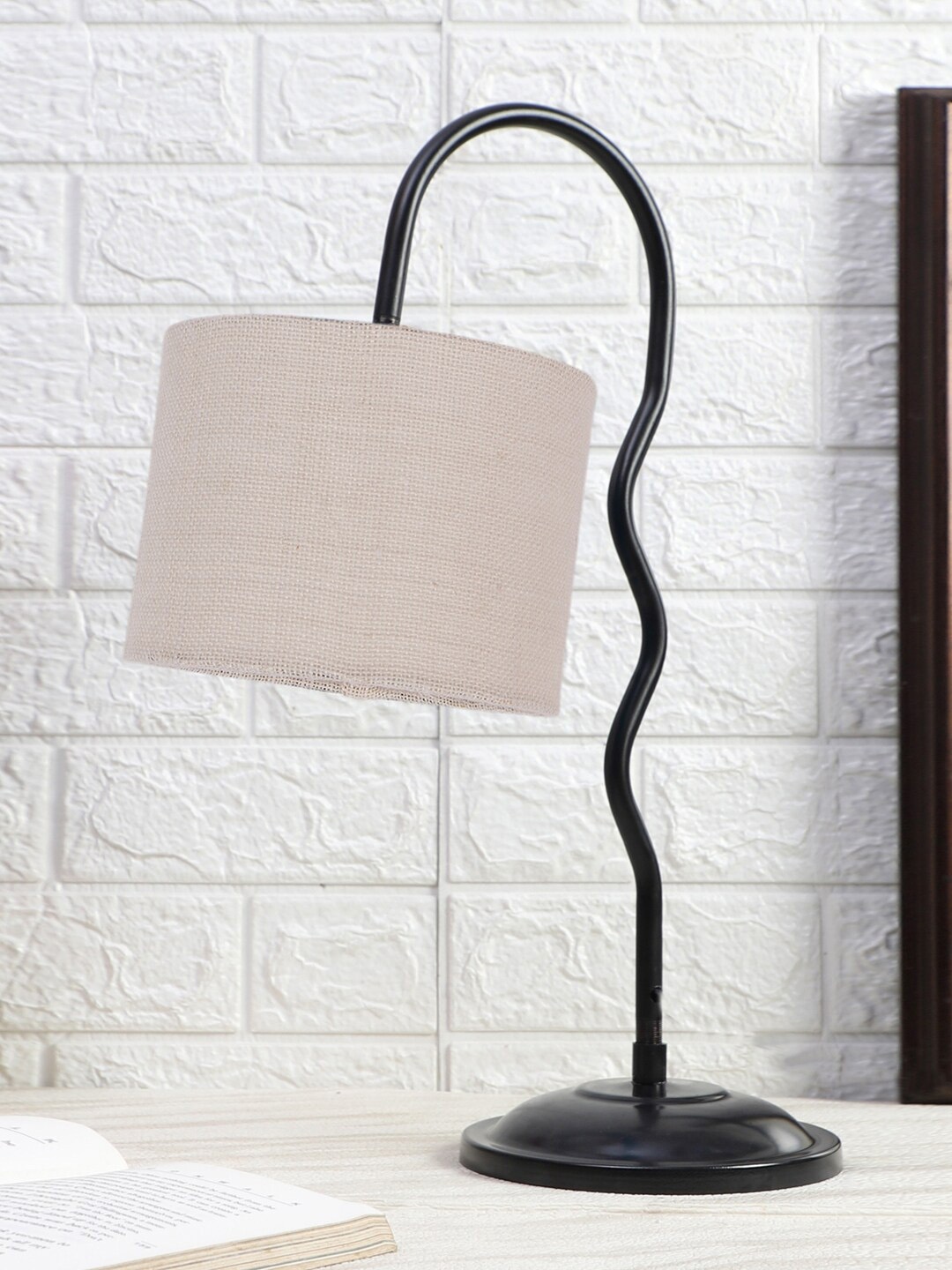 

Devansh White & Black Textured Jute Zig Zag Curvy Table Lamp With Iron Base